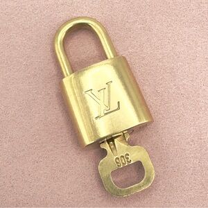 LV Louis Vuitton Brass Lock and Key Set #306